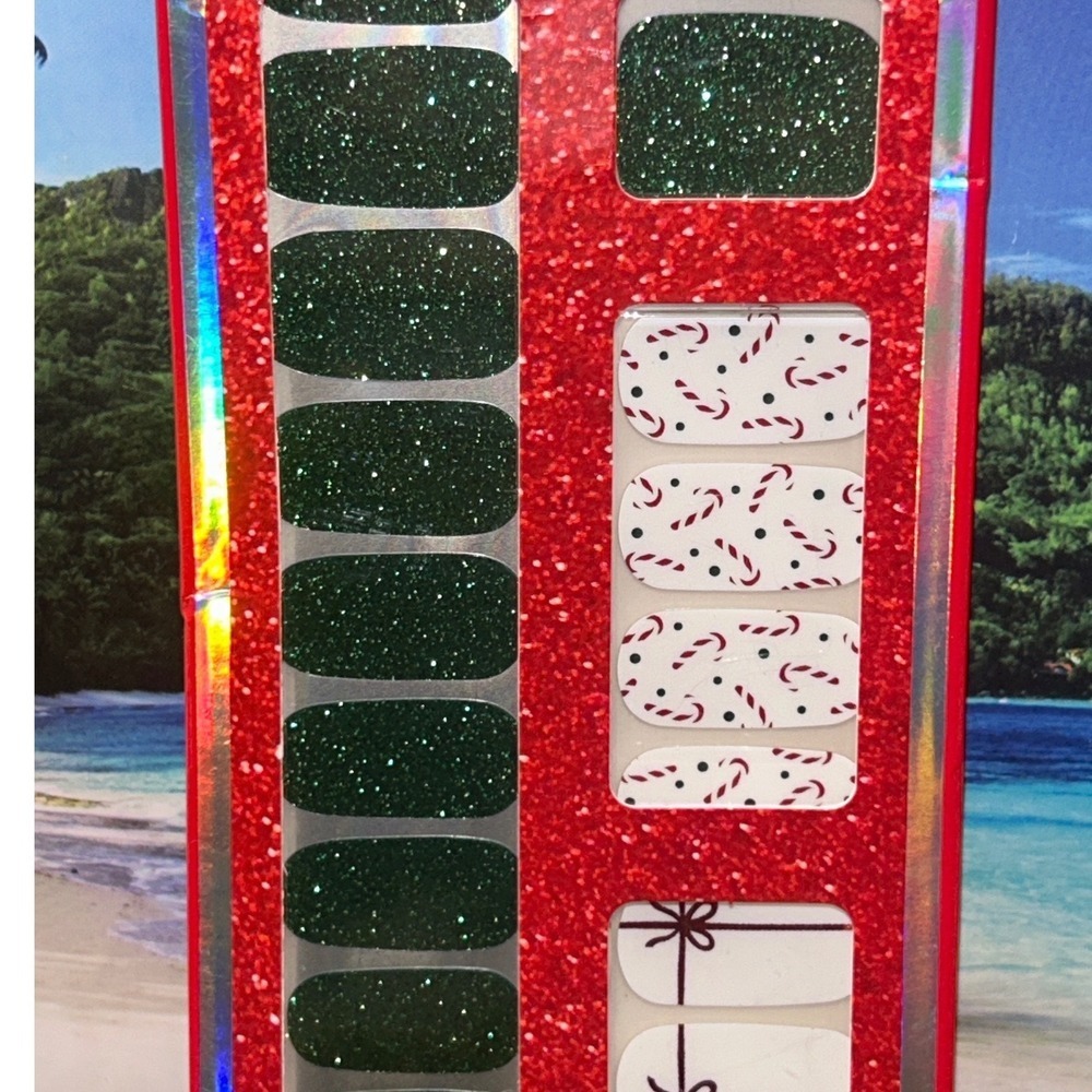 Dashing Diva Gloss Ultra Shine Gel Nail Strips Big Red Bow Green Glitter 32ct